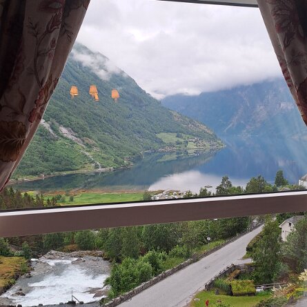 Geirangerfjord – Lillehammer. Durch das Ottadalen mit seinen dichten Nadelwäldern erreichten wir das durch die Winterolympiade 1994 weltbekannte...